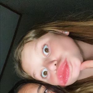 Meet your Posher, Amara